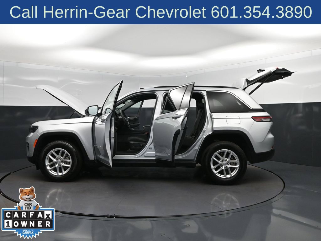Used 2025 Jeep Grand Cherokee Laredo X w/ Luxury Tech Group I RWD image 46