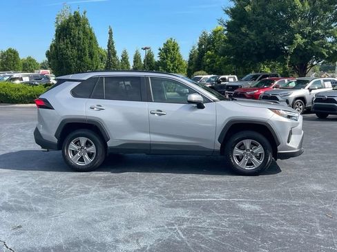 Used 2025 Toyota RAV4 XLE AWD/4WD image 2