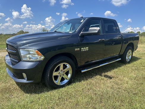Used 2014 RAM 1500 Express RWD image 3