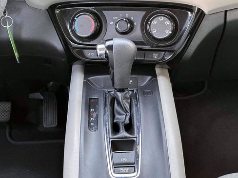 Used 2019 Honda HR-V LX image 16