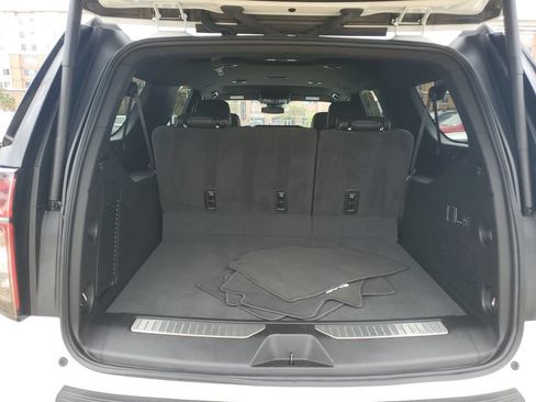 Used 2024 Chevrolet Suburban Premier RWD image 9