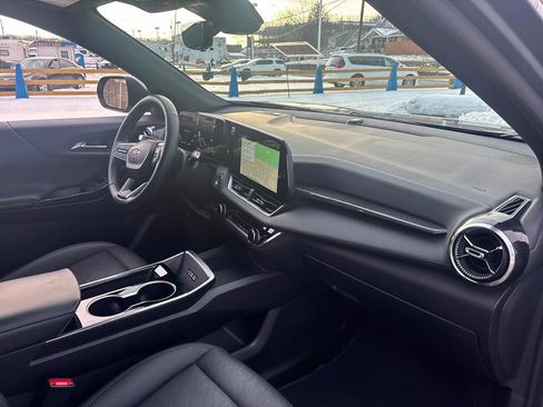 Used 2025 Chevrolet Equinox LT w/ Convenience Package II image 34