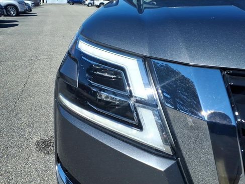 Used 2024 Nissan Armada Platinum w/ Captain's Chairs Package image 4