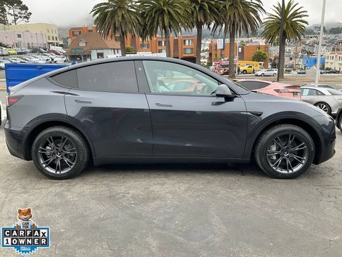Used 2025 Tesla Model Y Long Range RWD image 3