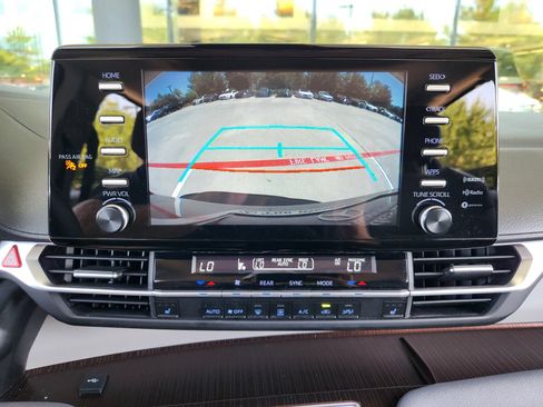 Used 2023 Toyota Sienna XLE FWD image 19