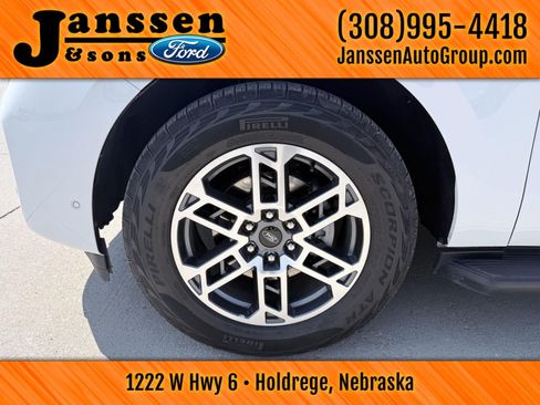 Used 2025 Ford Expedition Max Active AWD/4WD image 32