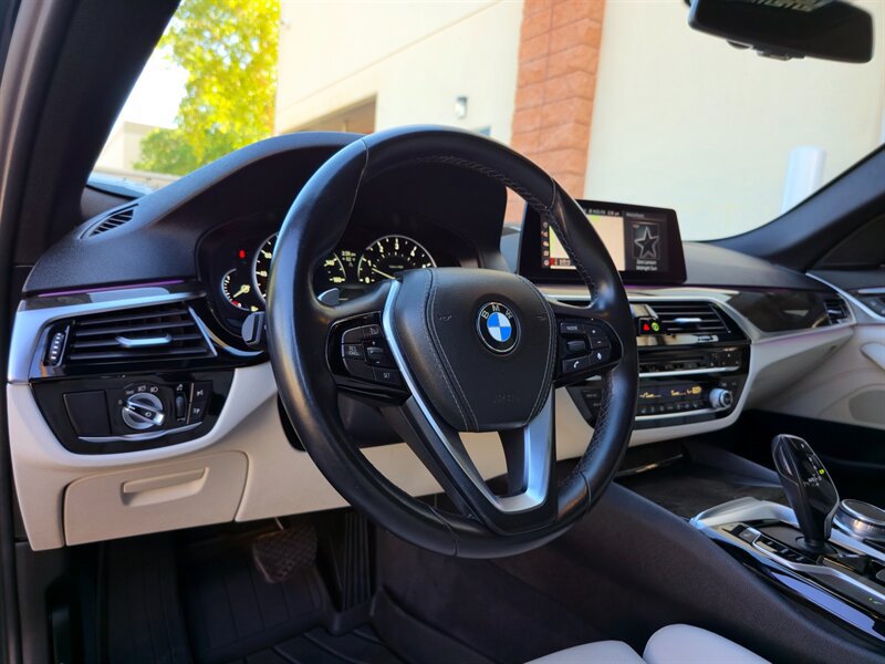 Used 2019 BMW 540i w/ Convenience Package RWD image 17
