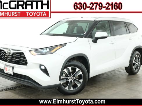 Certified 2025 Toyota Highlander XLE image 1