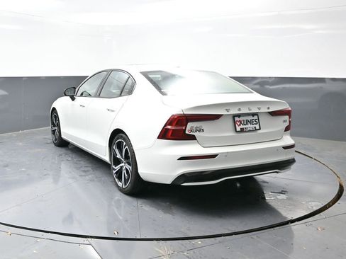 Used 2024 Volvo S60 B5 Core image 12