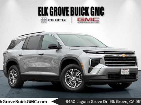 Used 2024 Chevrolet Traverse LT w/ LPO, Floor Liner Package image 1