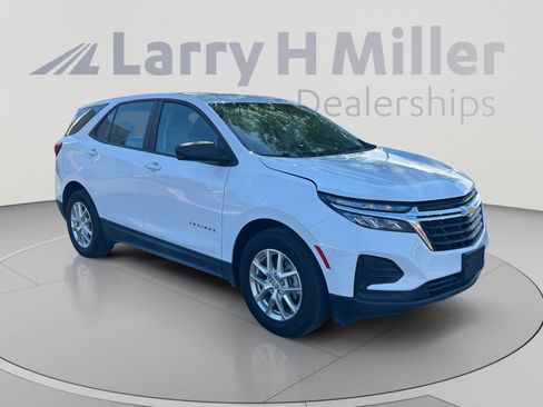 Used 2022 Chevrolet Equinox LS w/ LPO, Floor Liner Package FWD image 7