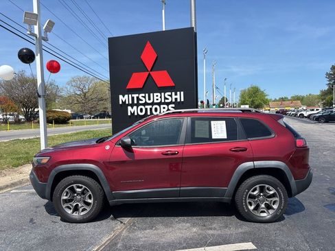 Used 2019 Jeep Cherokee Trailhawk w/ Cold Weather Group image 7