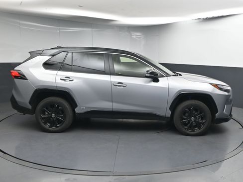 Used 2024 Toyota RAV4 XSE AWD/4WD image 9