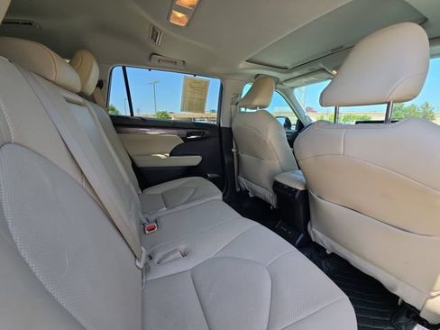 Used 2023 Toyota Highlander Limited FWD image 27