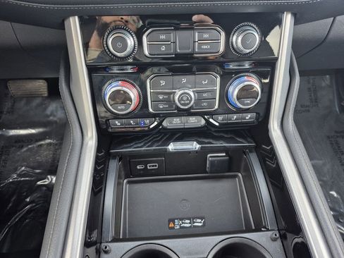 Used 2022 GMC Yukon Denali image 9