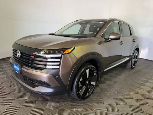 Used 2025 Nissan Kicks SR image 3