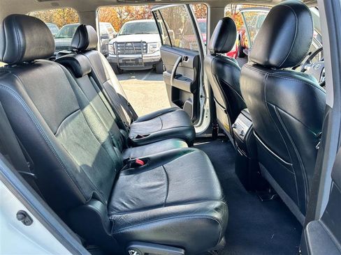 Used 2011 Toyota Highlander SE image 22