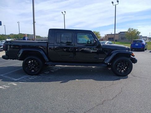 Used 2022 Jeep Gladiator Overland image 8