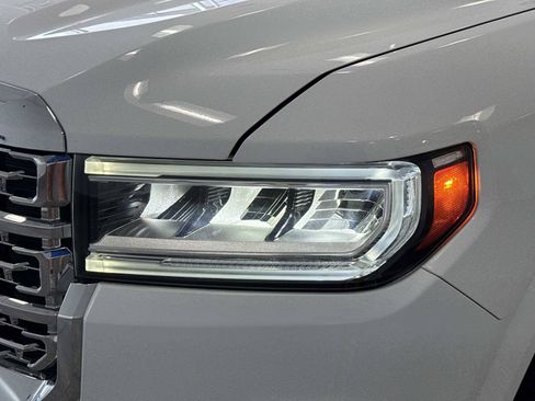 Used 2023 GMC Acadia Denali w/ Denali Technology Package FWD image 31