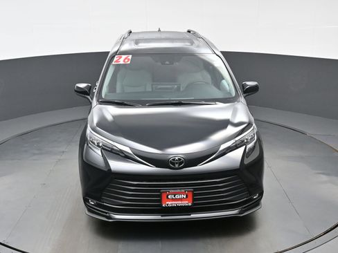 Used 2026 Toyota Sienna XLE FWD image 37