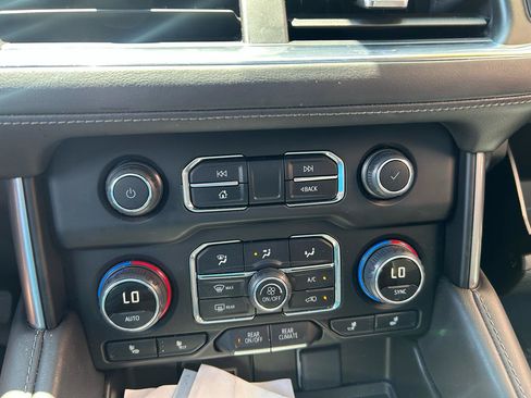 Used 2024 Chevrolet Tahoe Z71 w/ Luxury Package AWD/4WD image 15