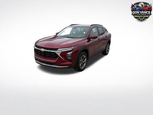 Used 2025 Chevrolet Trax LT w/ LT Convenience Package FWD image 1