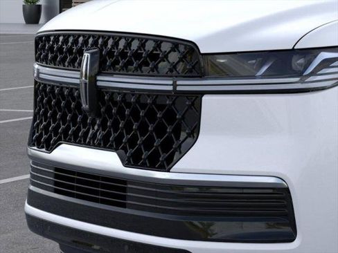 New 2026 Lincoln Navigator L Reserve w/ Jet Appearance Package AWD/4WD image 17