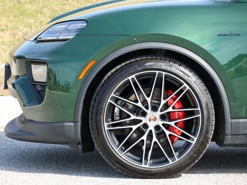 Certified 2025 Porsche Macan 4S Electric image 40