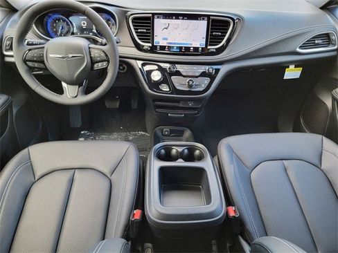 New 2026 Chrysler Pacifica Select image 26