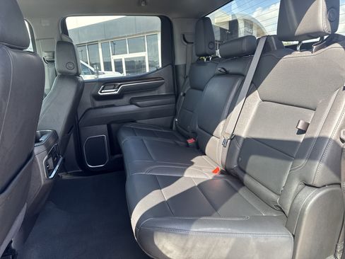 Used 2025 GMC Sierra 1500 SLT image 8