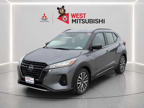 Used 2023 Nissan Kicks SR image 1