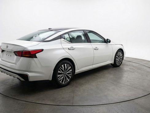 Used 2025 Nissan Altima 2.5 SV image 9