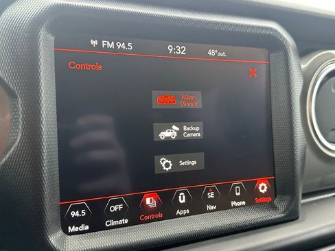Used 2023 Jeep Wrangler Unlimited Sahara AWD/4WD image 39