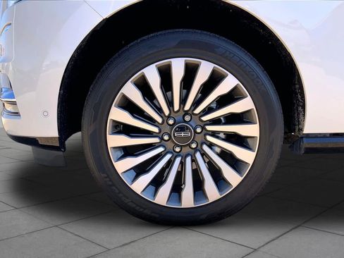 Used 2021 Lincoln Navigator Reserve AWD/4WD image 11