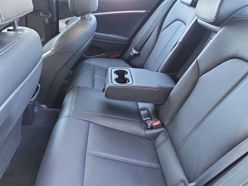 Used 2025 Genesis G70 2.5T image 6