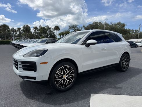 Used 2024 Porsche Cayenne AWD/4WD image 7