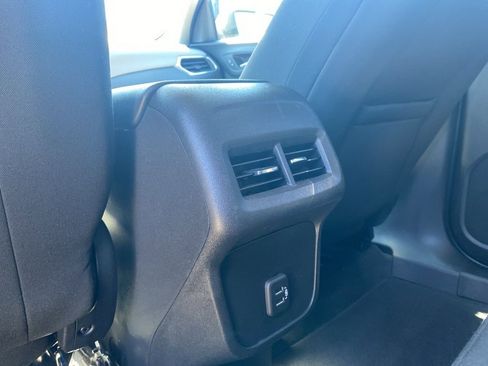 Used 2022 Chevrolet Equinox LS AWD/4WD image 17