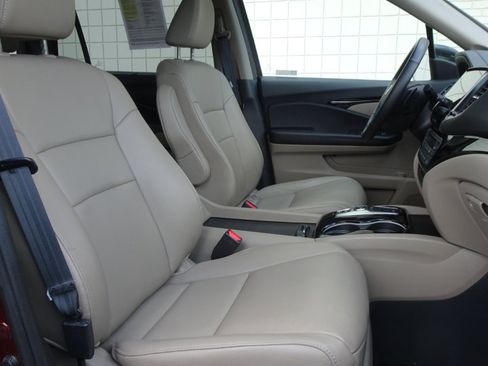 Used 2021 Honda Pilot Touring image 13