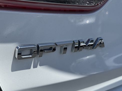 Used 2018 Kia Optima LX w/ 17" Alloy Wheels Package FWD image 11