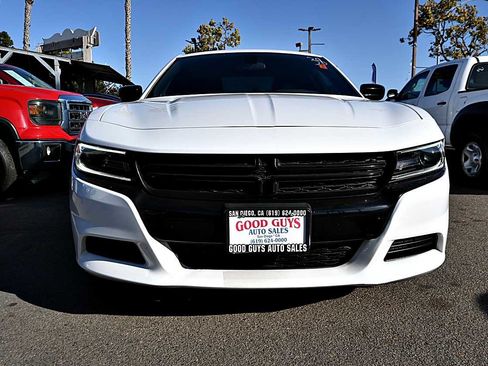 Used 2019 Dodge Charger SXT w/ Plus Group RWD image 2
