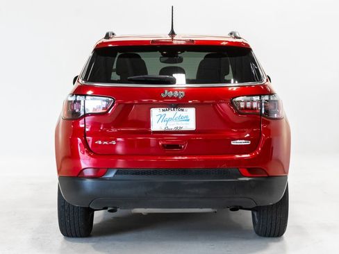 Used 2025 Jeep Compass Latitude w/ Sun & Sound Group AWD/4WD image 28