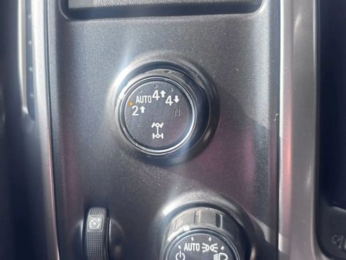 Used 2018 Chevrolet Silverado 1500 LTZ AWD/4WD image 11