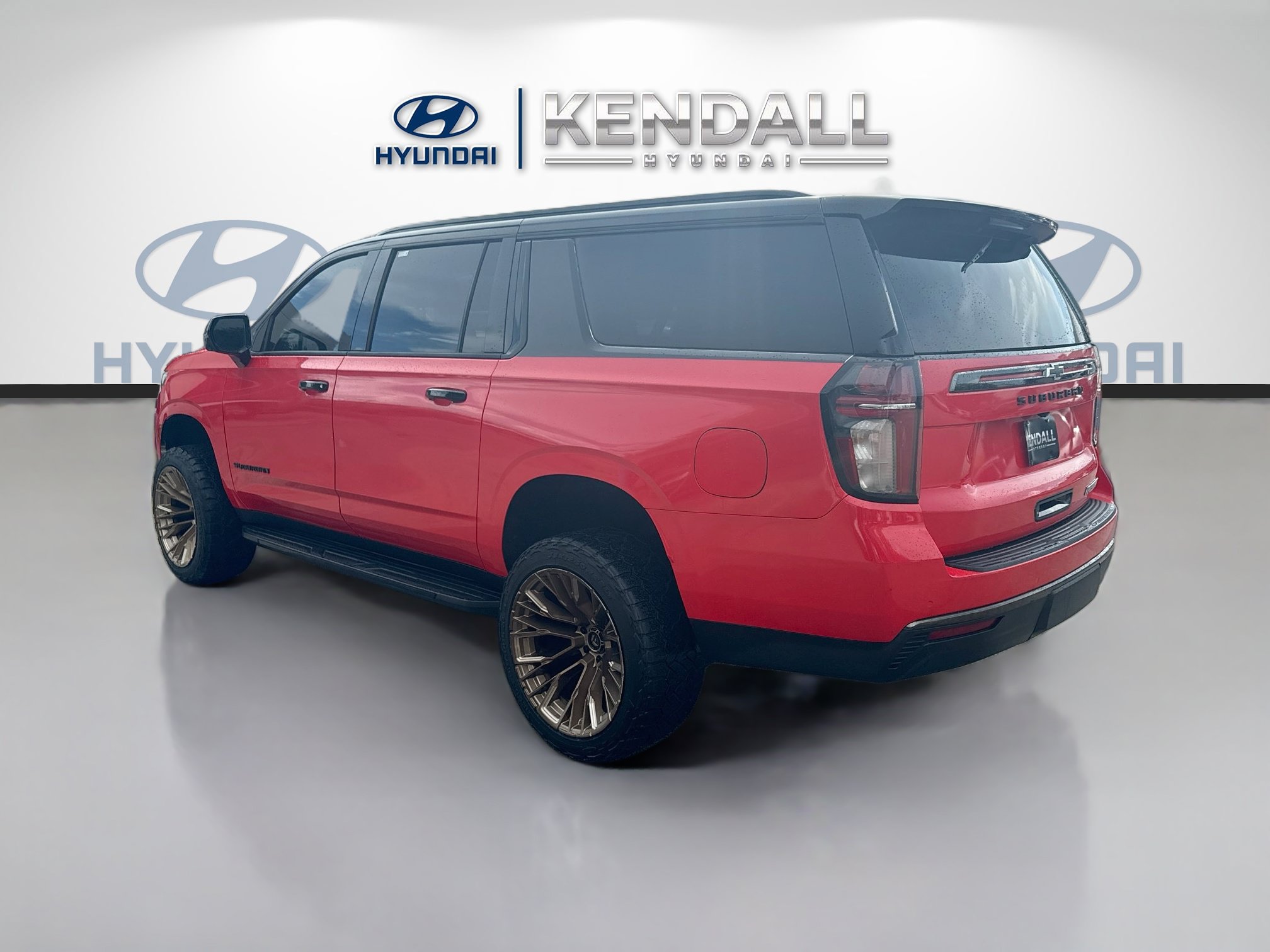 Used 2021 Chevrolet Suburban RST w/ Luxury Package RWD image 4