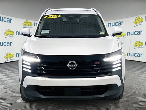 Used 2025 Nissan Kicks SR w/ SR Premium Package image 2