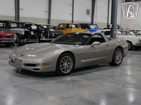 Used 1999 Chevrolet Corvette Coupe w/ Memory Pkg RWD image 11