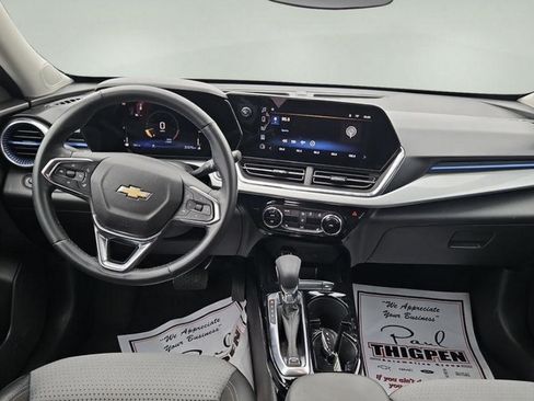 Used 2025 Chevrolet Trax LT w/ LT Convenience Package FWD image 5