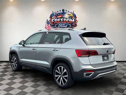Used 2023 Volkswagen Taos SE w/ Panoramic Sunroof Package AWD/4WD image 6
