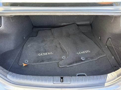 Used 2023 Genesis G70 2.0T image 9