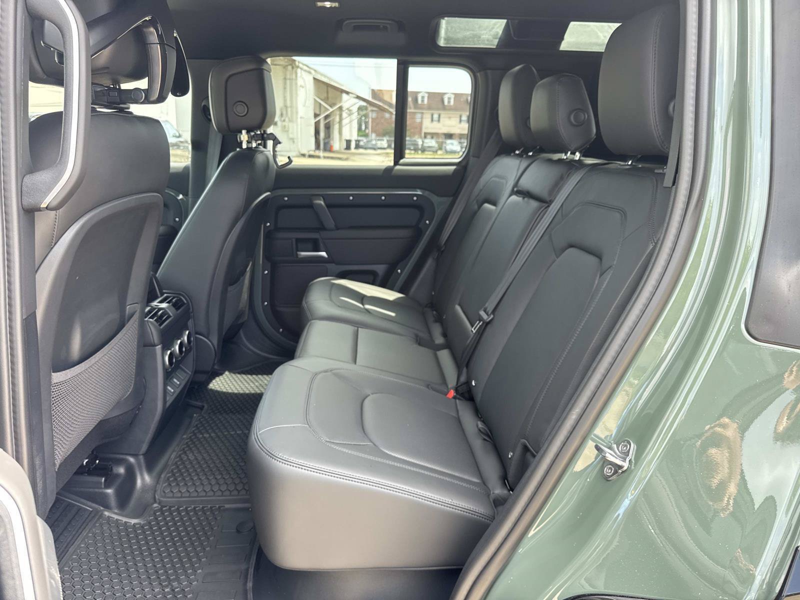 New 2026 Land Rover Defender 110 AWD/4WD image 8