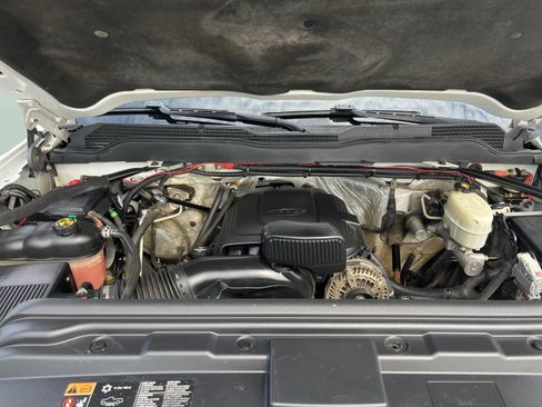 Used 2017 Chevrolet Silverado 2500 W/T w/ Snow Plow Prep Package AWD/4WD image 9